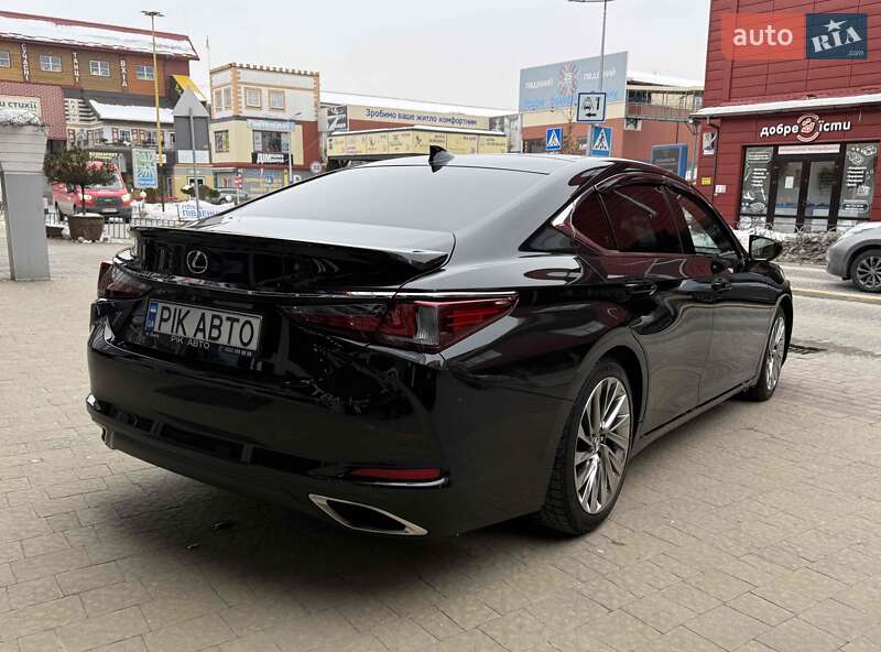 Седан Lexus ES 2022 в Львові