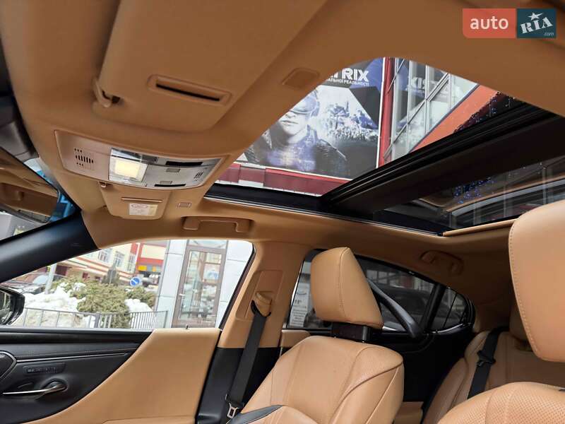 Седан Lexus ES 2022 в Львові