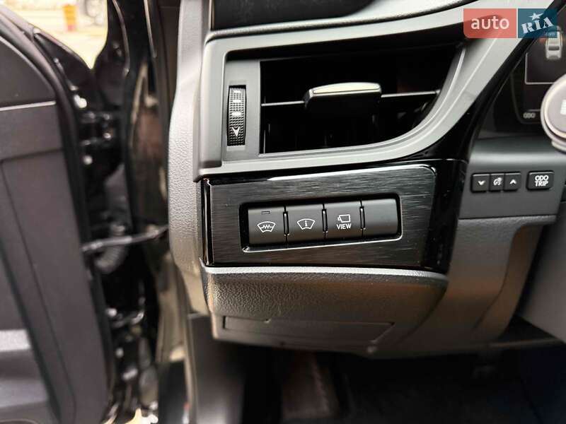 Седан Lexus ES 2022 в Львові