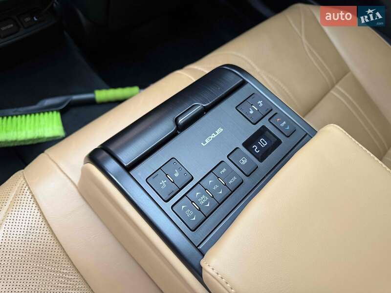 Седан Lexus ES 2022 в Львові