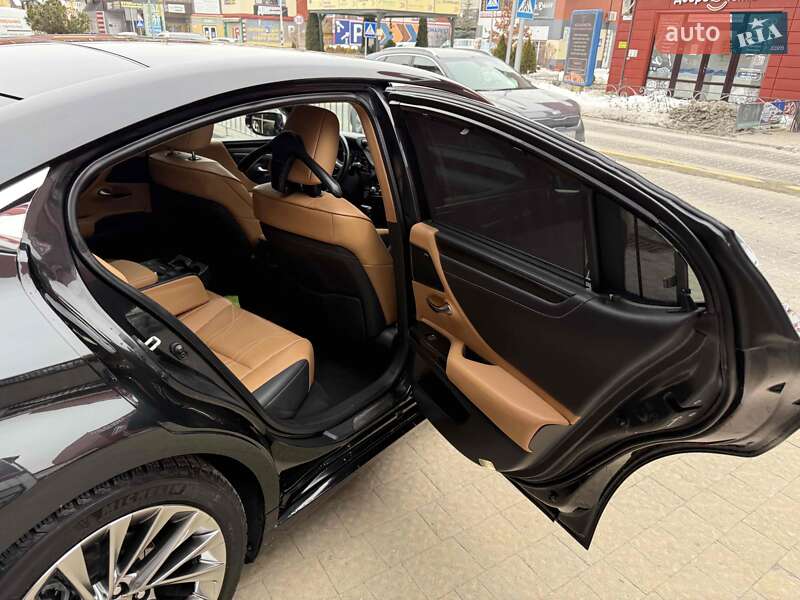 Седан Lexus ES 2022 в Львові