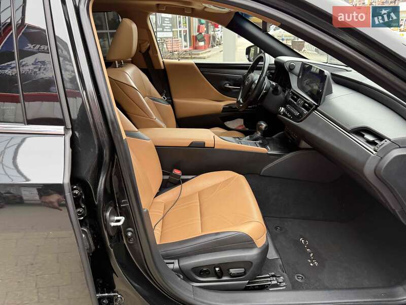 Седан Lexus ES 2022 в Львові