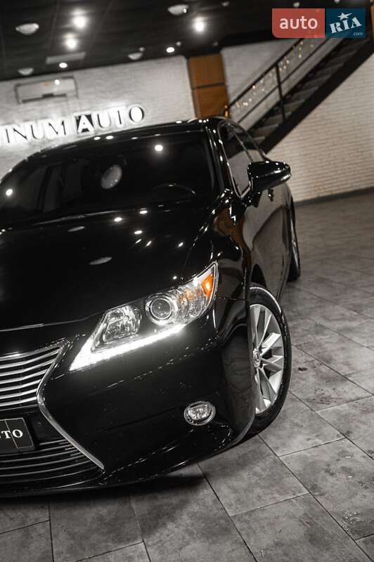 Седан Lexus ES 2015 в Одесі