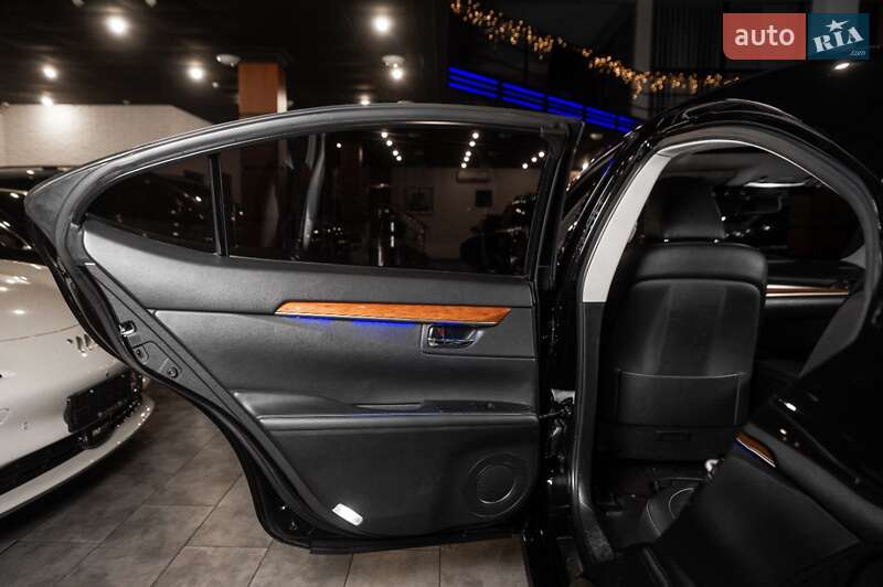 Седан Lexus ES 2015 в Одесі