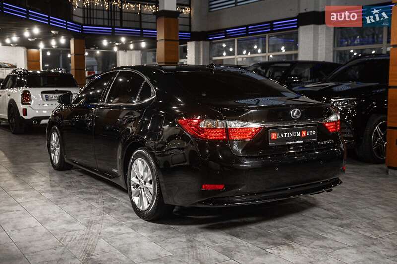 Седан Lexus ES 2015 в Одесі