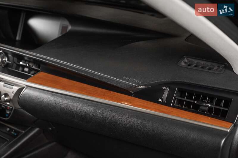 Седан Lexus ES 2015 в Одесі