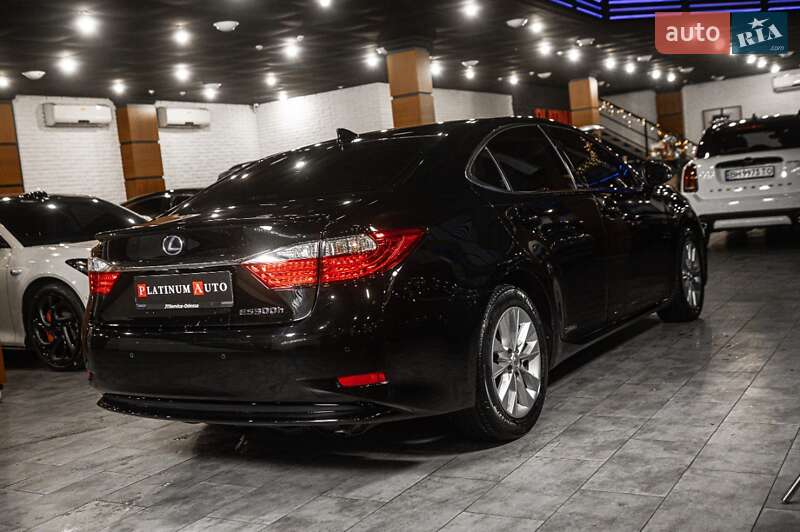 Седан Lexus ES 2015 в Одесі