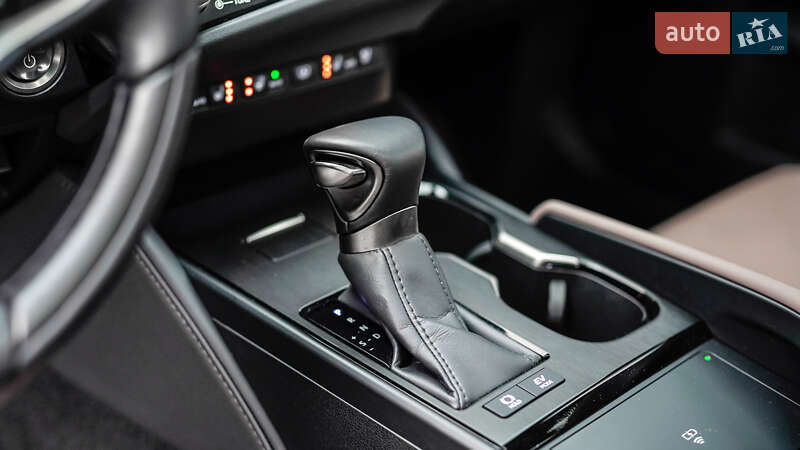 Седан Lexus ES 2024 в Львові