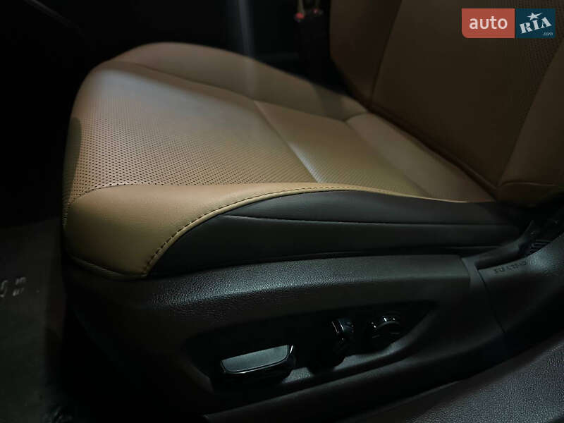 Седан Lexus ES 2021 в Дніпрі