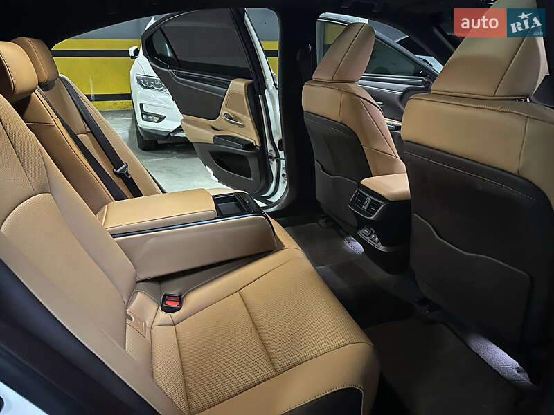 Седан Lexus ES 2021 в Дніпрі