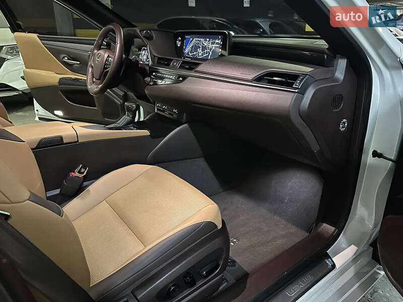 Седан Lexus ES 2021 в Дніпрі