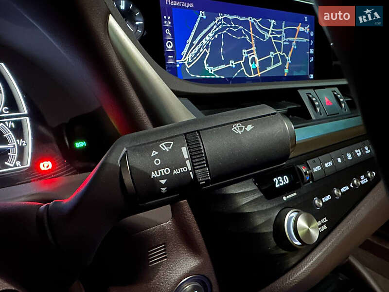 Седан Lexus ES 2021 в Дніпрі