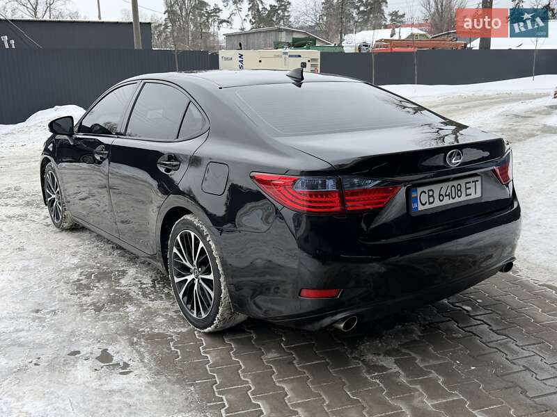 Седан Lexus ES 2015 в Киеве