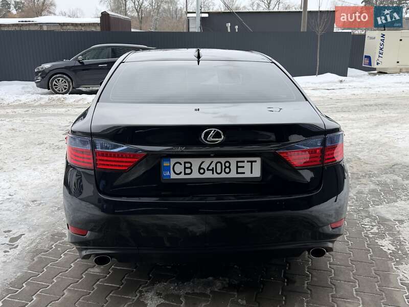 Седан Lexus ES 2015 в Киеве