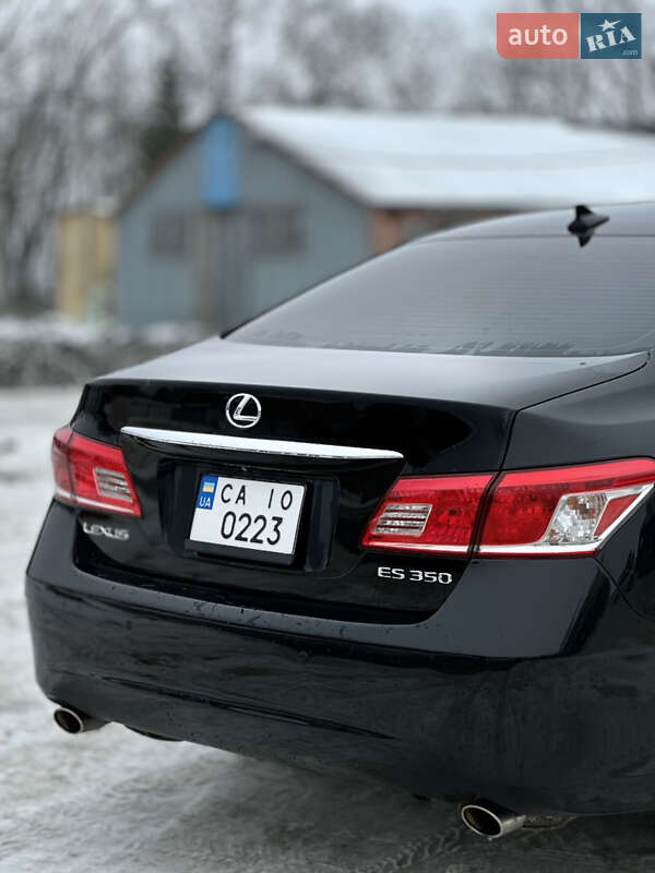 Седан Lexus ES 2010 в Умані