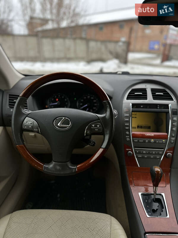 Седан Lexus ES 2010 в Умані