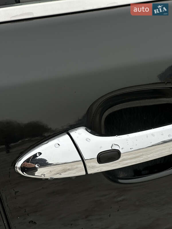 Седан Lexus ES 2010 в Умані