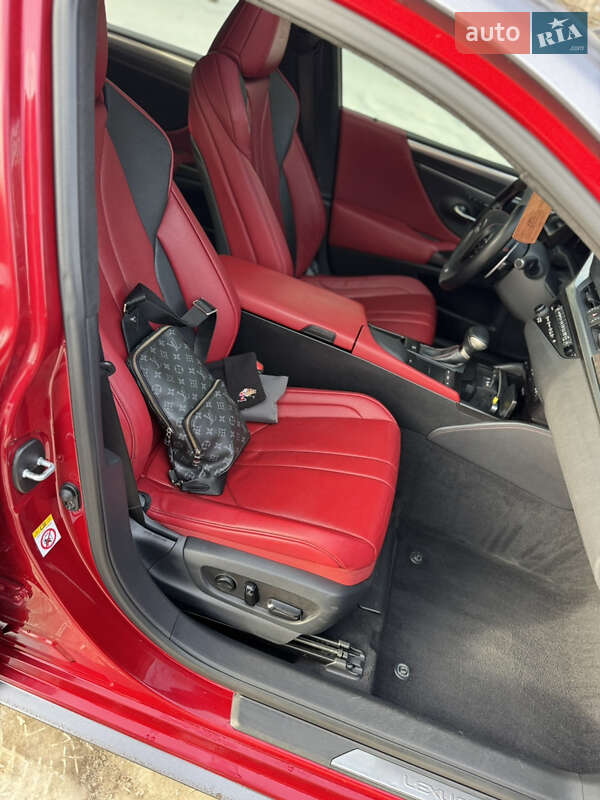 Седан Lexus ES 2019 в Вінниці