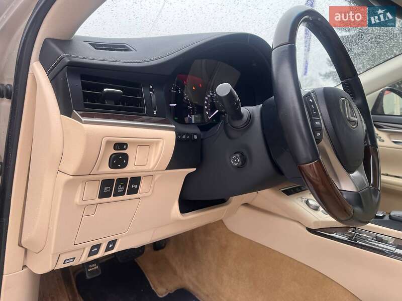 Седан Lexus ES 2012 в Львові