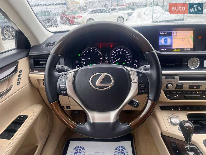 Седан Lexus ES 2012 в Львові