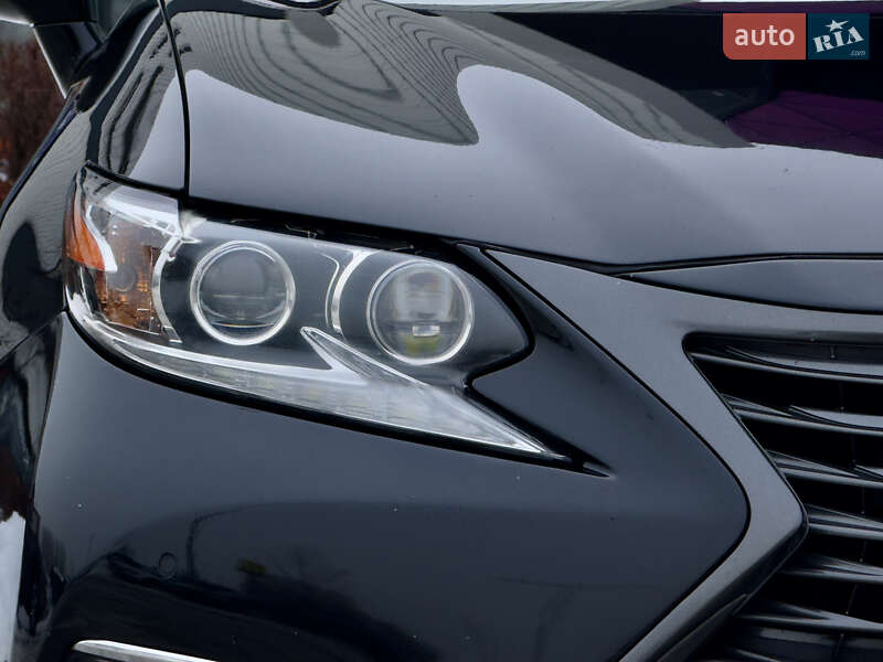 Седан Lexus ES 2016 в Києві