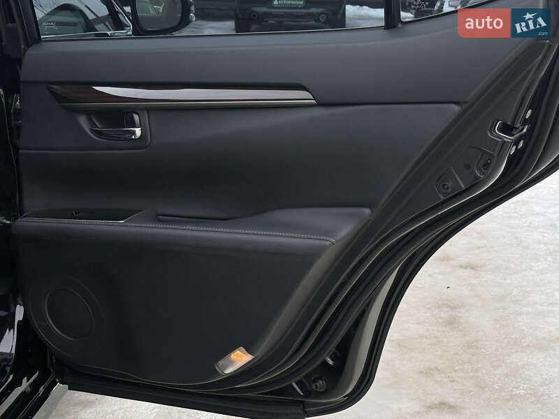 Седан Lexus ES 2016 в Києві