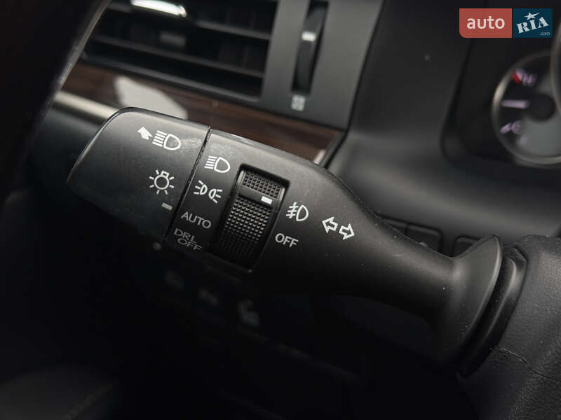 Седан Lexus ES 2016 в Києві