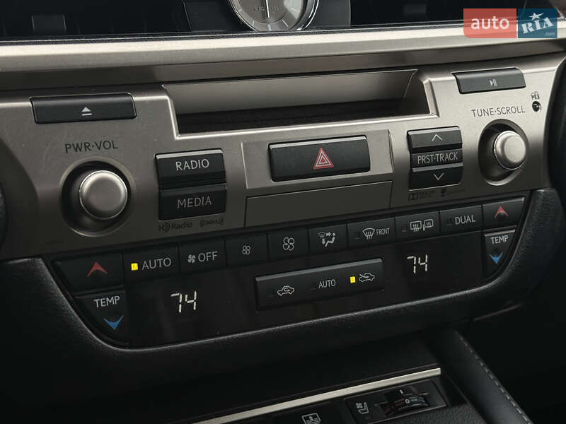 Седан Lexus ES 2016 в Києві