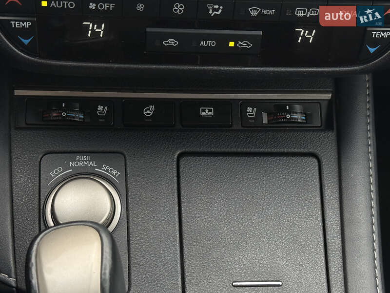 Седан Lexus ES 2016 в Києві