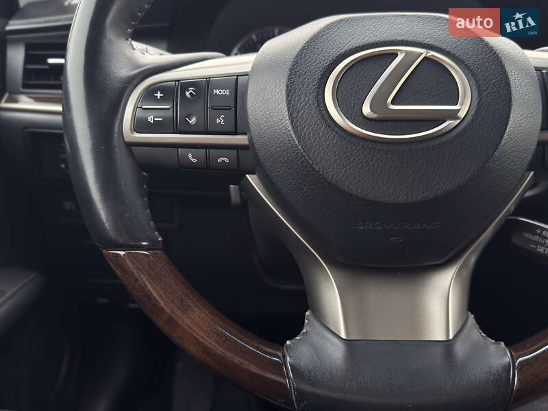 Седан Lexus ES 2016 в Києві