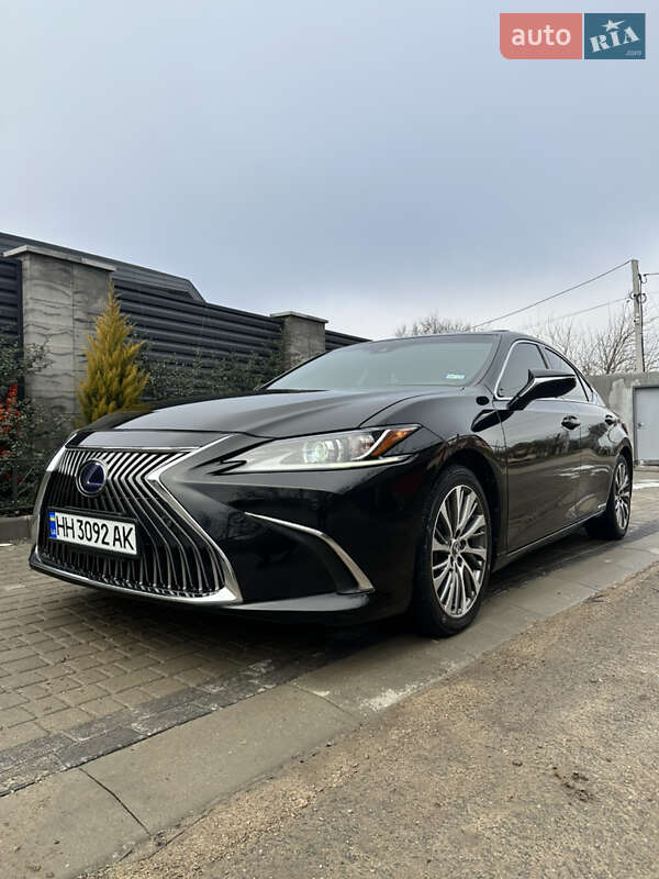 Lexus ES 2020