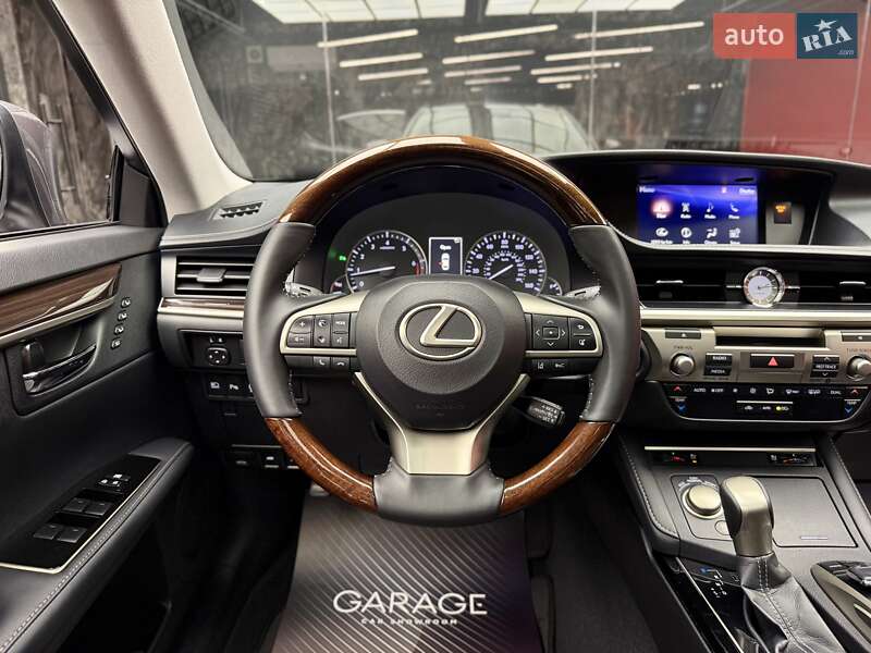Седан Lexus ES 2018 в Києві