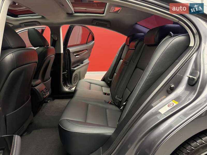 Седан Lexus ES 2018 в Києві