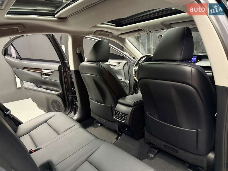 Седан Lexus ES 2018 в Києві