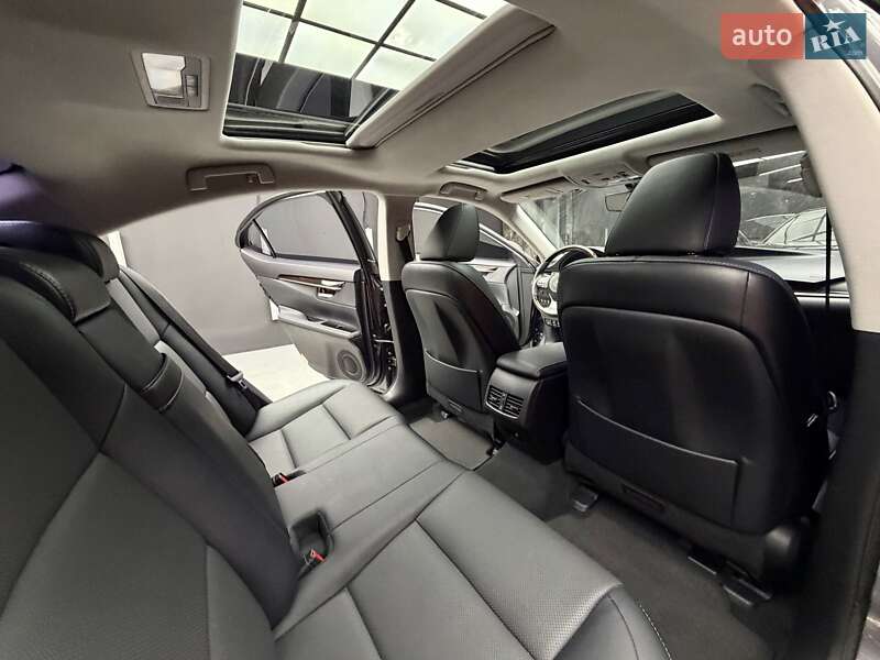 Седан Lexus ES 2018 в Києві