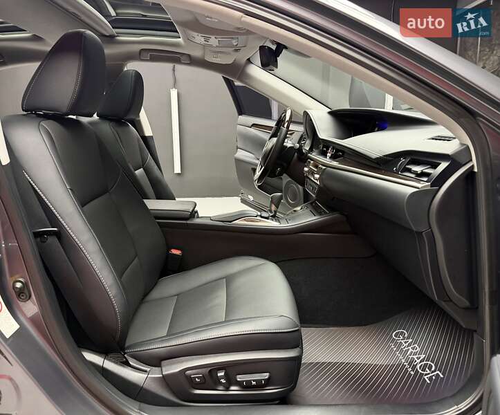 Седан Lexus ES 2018 в Києві