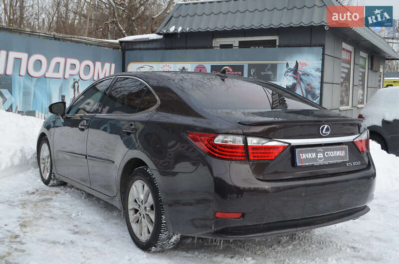 Седан Lexus ES 2013 в Киеве