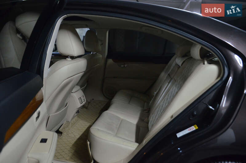 Седан Lexus ES 2013 в Киеве