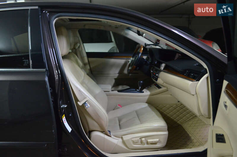 Седан Lexus ES 2013 в Киеве