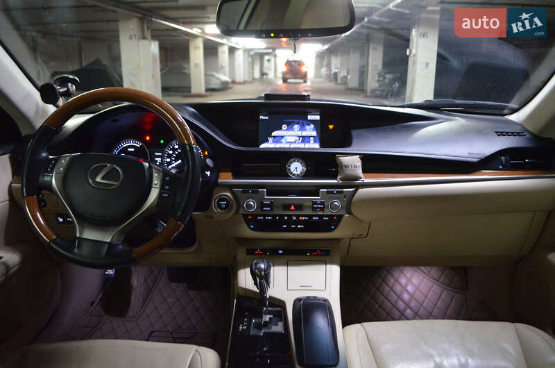 Седан Lexus ES 2013 в Киеве