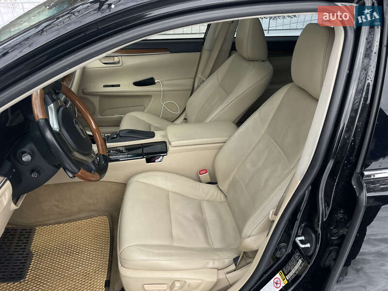 Седан Lexus ES 2014 в Києві