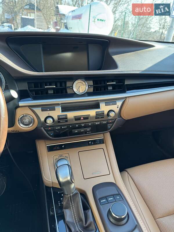 Седан Lexus ES 2016 в Киеве фото 4 Седан Lexus ES 2016 в Киеве