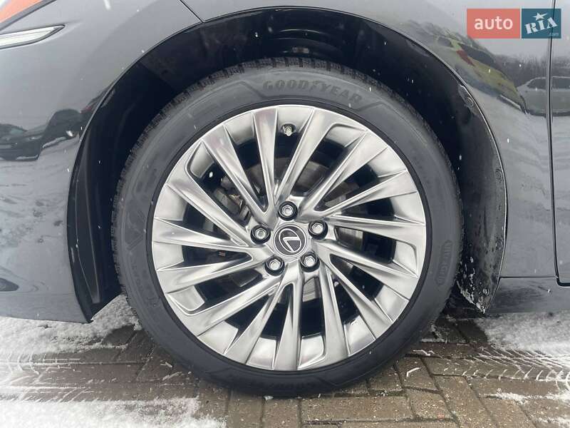Седан Lexus ES 2021 в Харкові