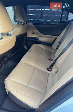 Седан Lexus ES 2020 в Львове
