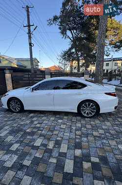 Седан Lexus ES 2020 в Львове