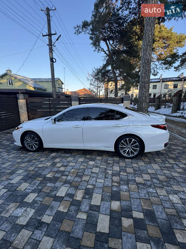 Седан Lexus ES 2020 в Львове