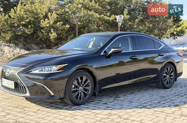 Седан Lexus ES 2018 в Львове