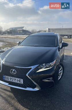 Седан Lexus ES 2016 в Кропивницком