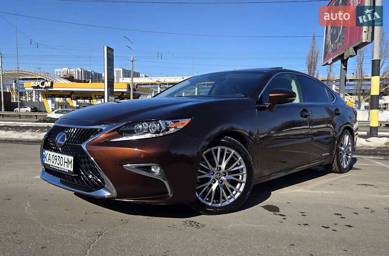 Седан Lexus ES 2016 в Киеве