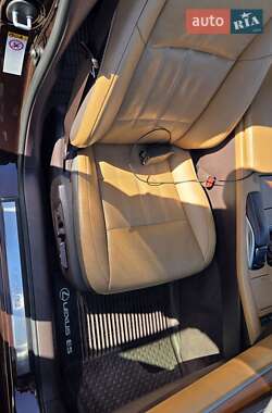 Седан Lexus ES 2016 в Киеве